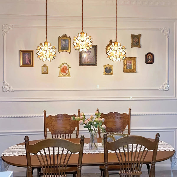 Sfeervolle Hanglamp Met Een Modern Ontwerp - hanglampen - gemonteerd