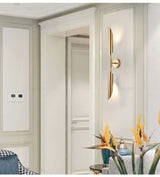 LustraVogue Aura – Luxe Moderne Wandlamp met Glazen Kap