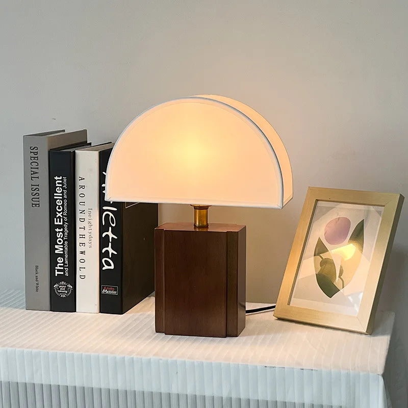 Retro Houten Tafellamp met Stoffen Kap - tafellampen - sfeerbeeld