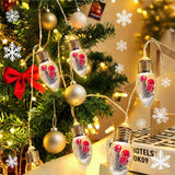 FrostGlobe LED Sneeuwbol Lichtslinger – Met Kerstboom & Rode Besjes
