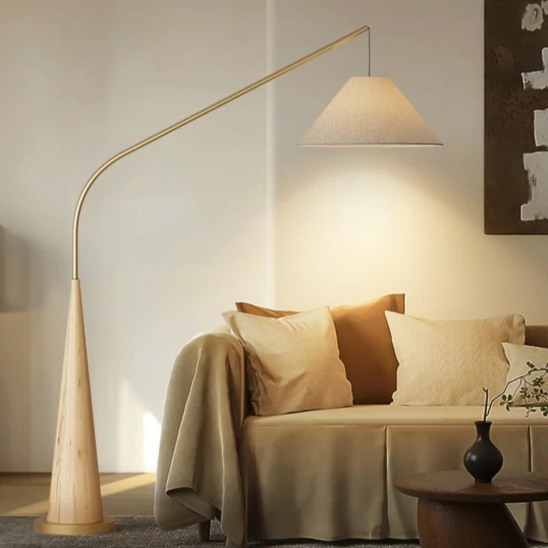 LumiArc – Luxe Houten Boogvloerlamp met Stoffen Kap - vloerlamp - sfeerbeeld