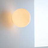 LumoSphere Witte Glasbol LED Wandlamp