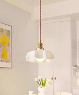 Nordic Bloom Glass Pendant – Minimalistische Glazen Hanglamp in Crèmekleurige Bloemstijl