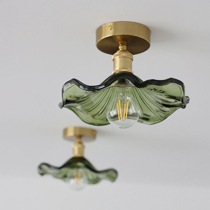 Glazen Plafondlamp In De Vorm Van Een Hibiscus - plafondlamp - in de kamer