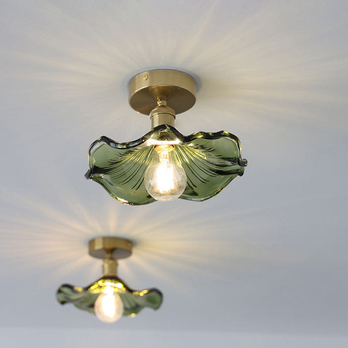 Glazen Plafondlamp In De Vorm Van Een Hibiscus - plafondlamp - verlicht