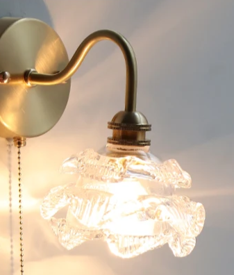 AuroraLux Nordic Wandlamp – Moderne Koperen Wandlamp met Trekschakelaar & Glazen Kap