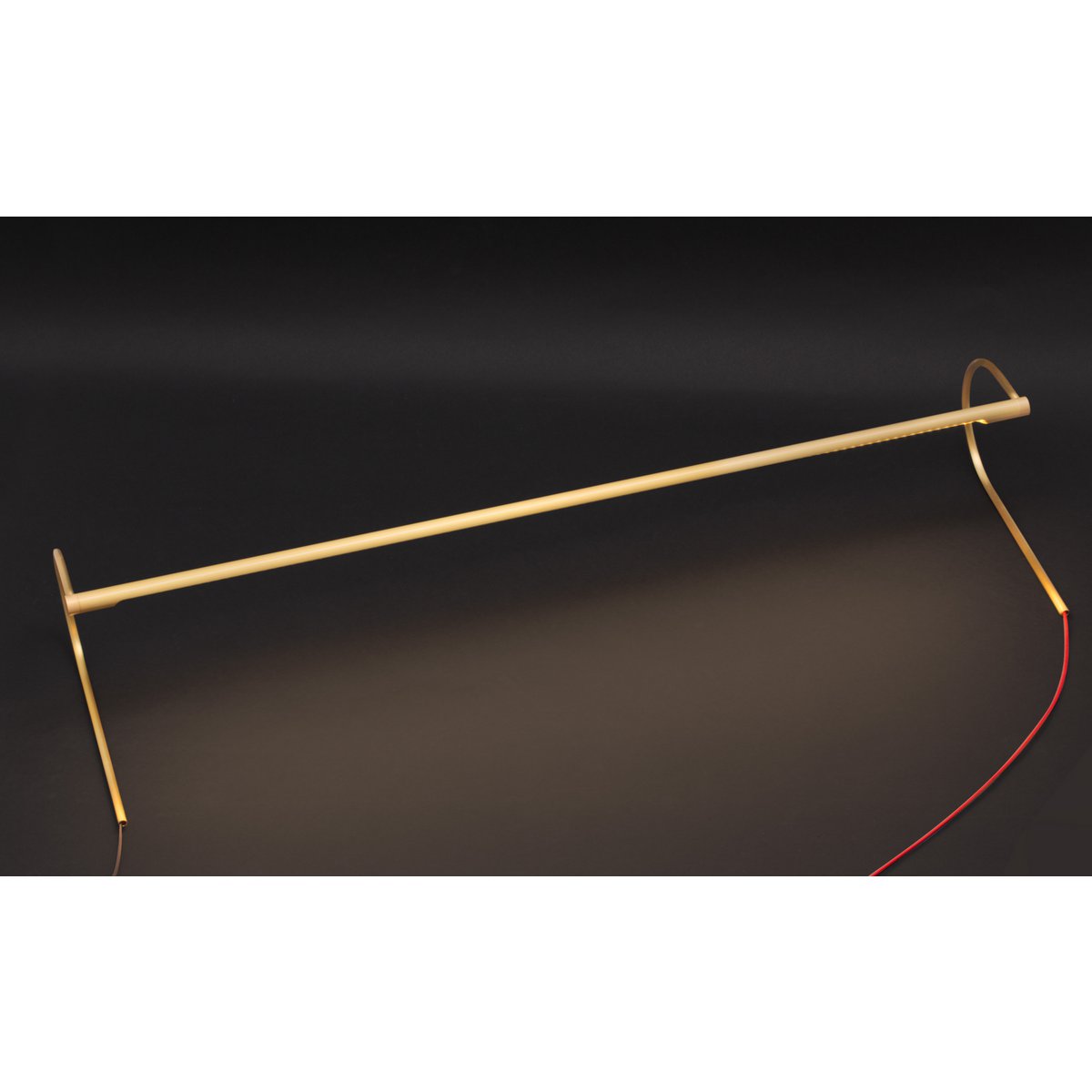 Betec Leuchten Manufactur - Minimus schilderijlamp DuoLED van messing, beugeltype 250mm - tafellampen - zijaanzicht
