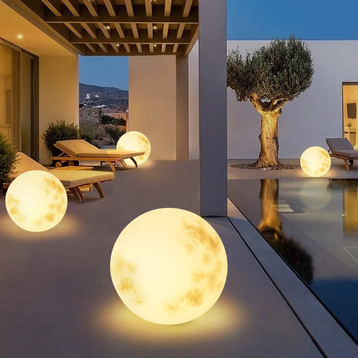 Moonlamp | Tuinlamp In De Vorm Van Een Maan - lamp - zijaanzicht