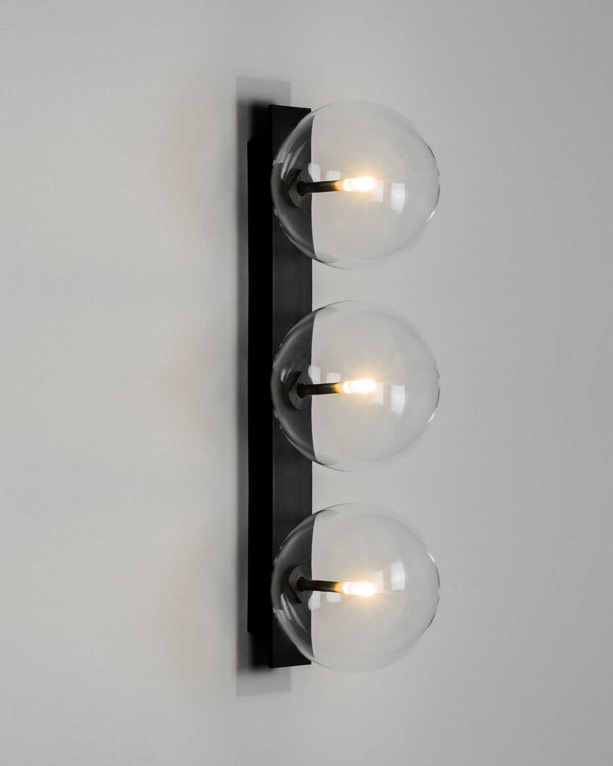 Schwung Lighting - Oslo Triple - wandlampen - in de kamer