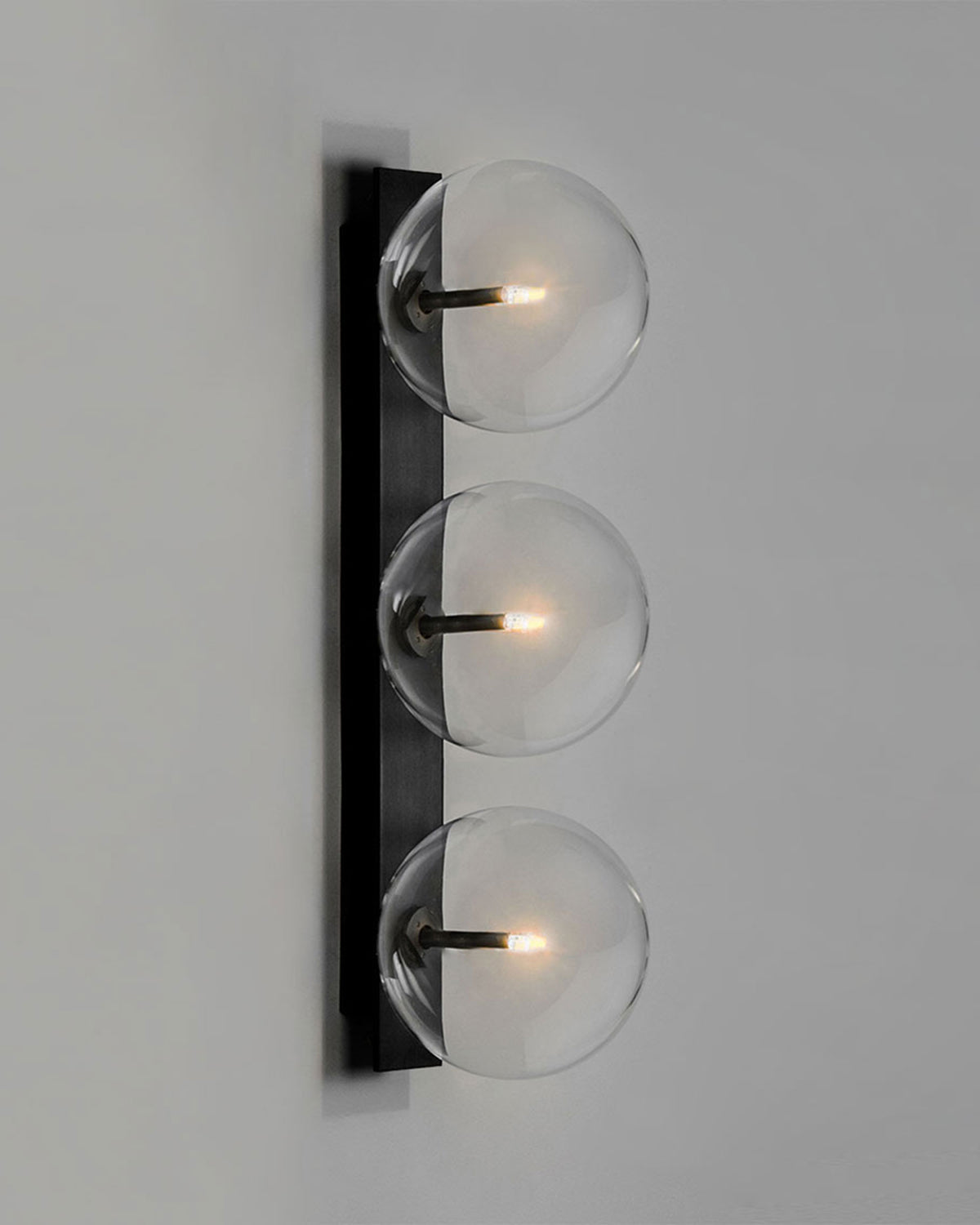 Schwung Lighting - Oslo Triple - wandlampen - zijaanzicht