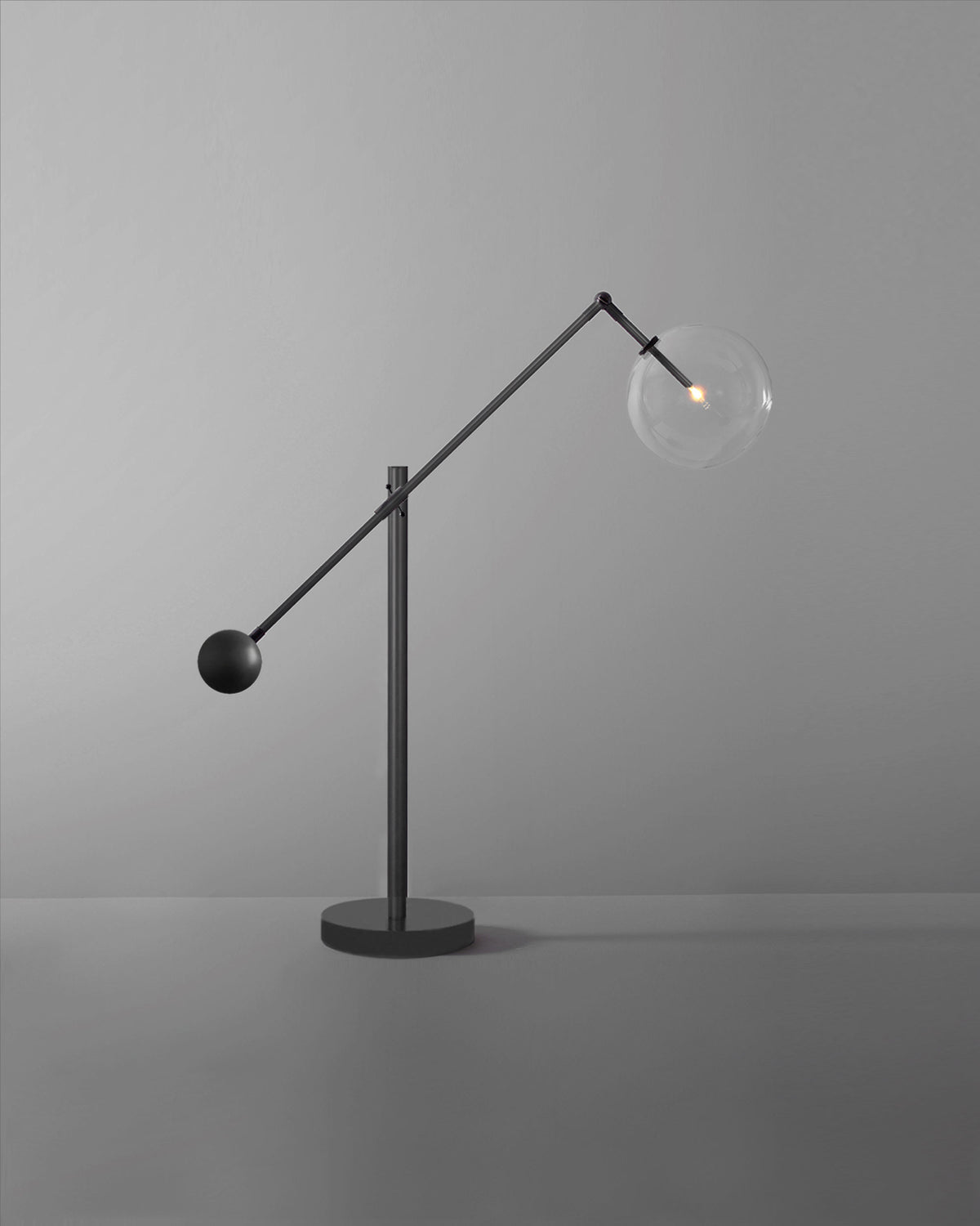 Schwung Lighting - Milan Table Lamp - tafellampen - zijaanzicht