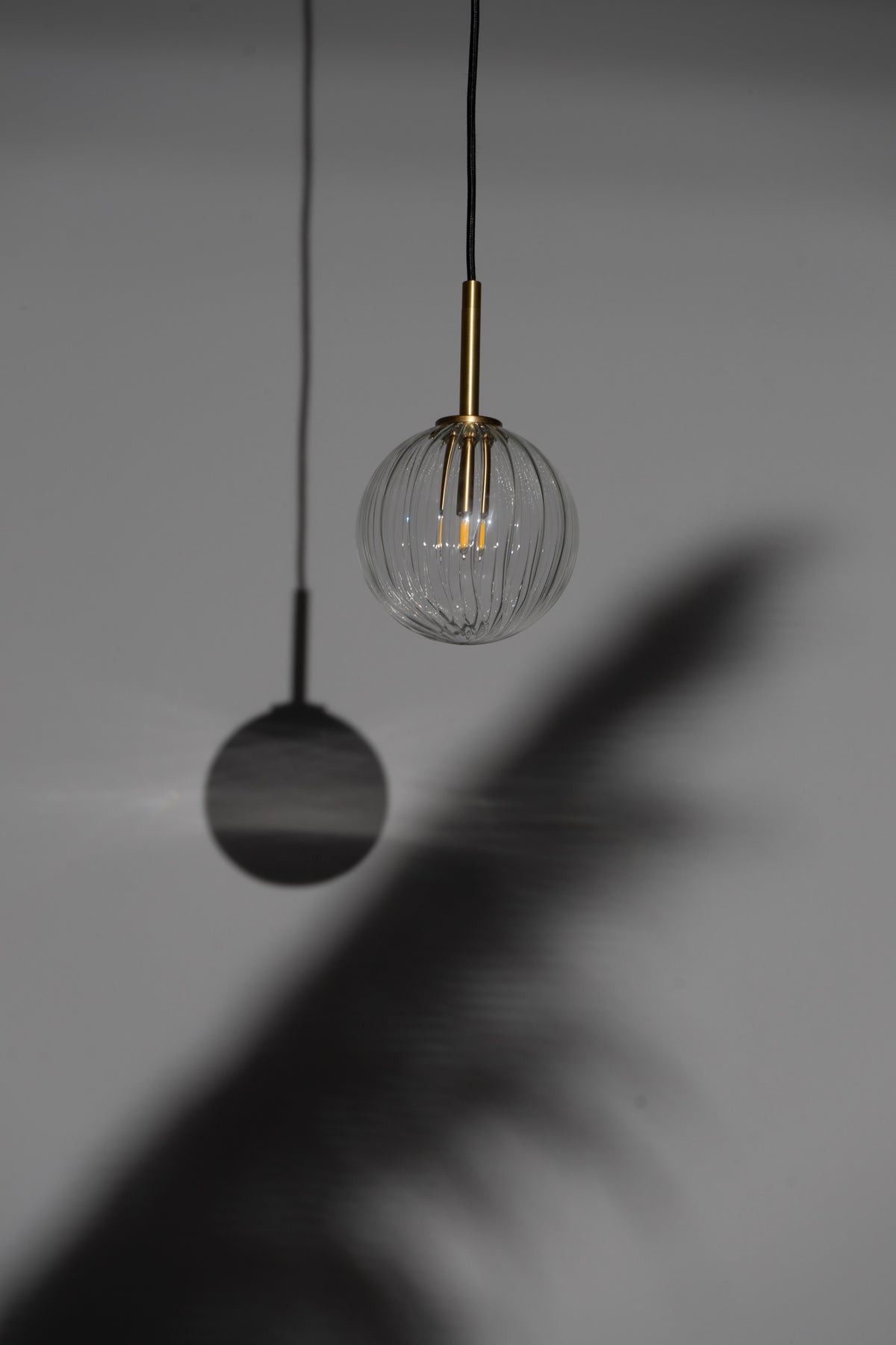 Schwung Lighting - DRIES Pendant FI 200 - hanglampen - zijaanzicht
