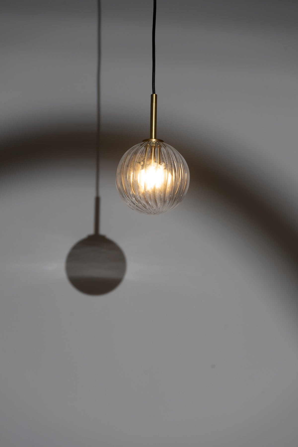 Schwung Lighting - DRIES Pendant FI 300 - hanglampen - close-up