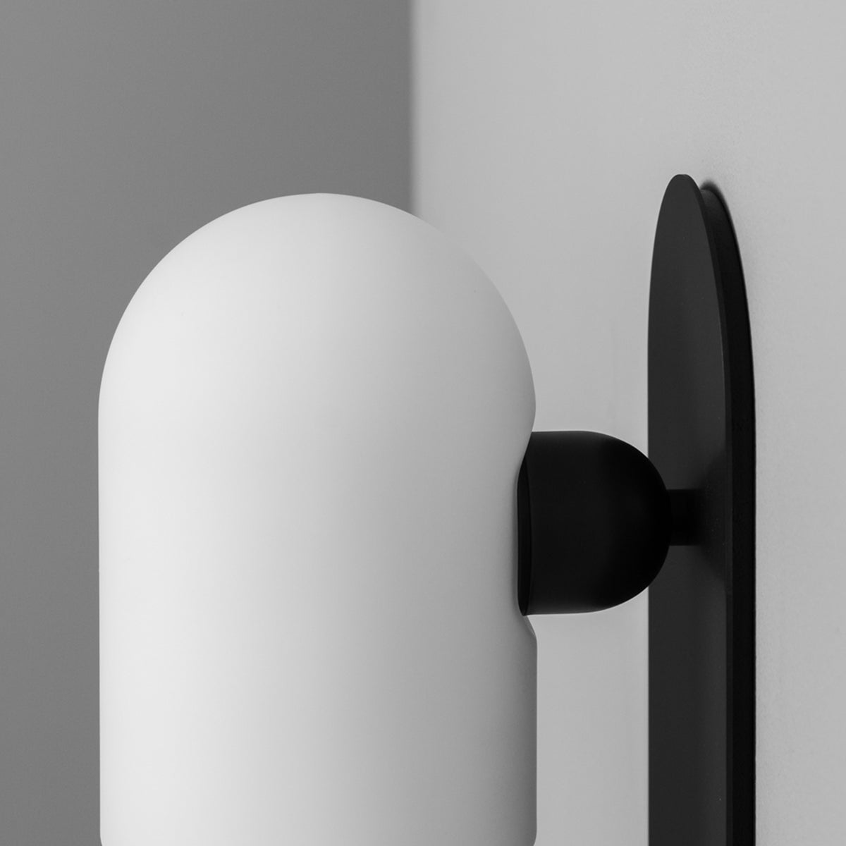 Schwung Lighting - Odyssey Wall Sconce SM - wandlamp - in de kamer