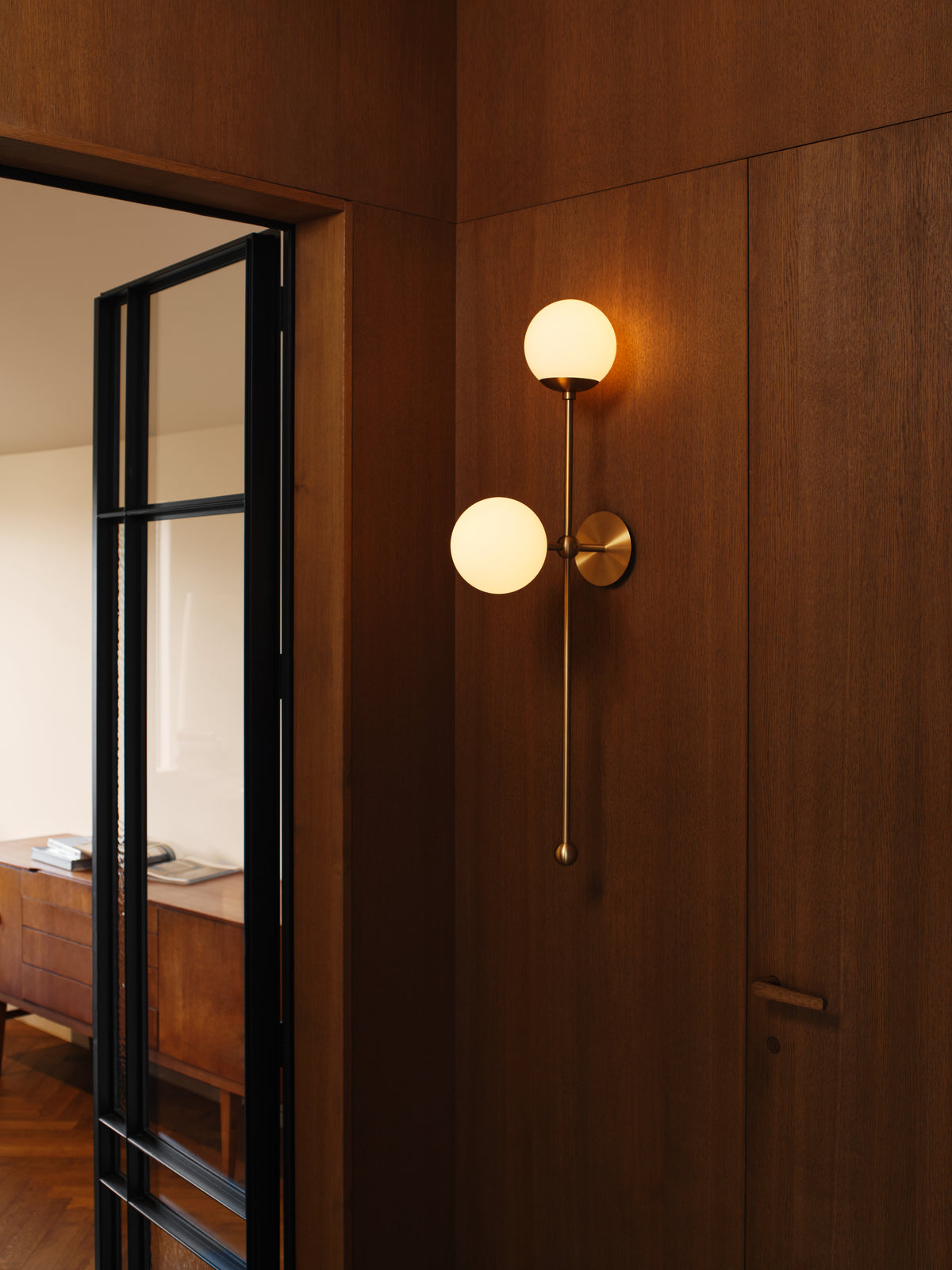 Schwung Lighting - Globe Dual - wandlampen - zijaanzicht