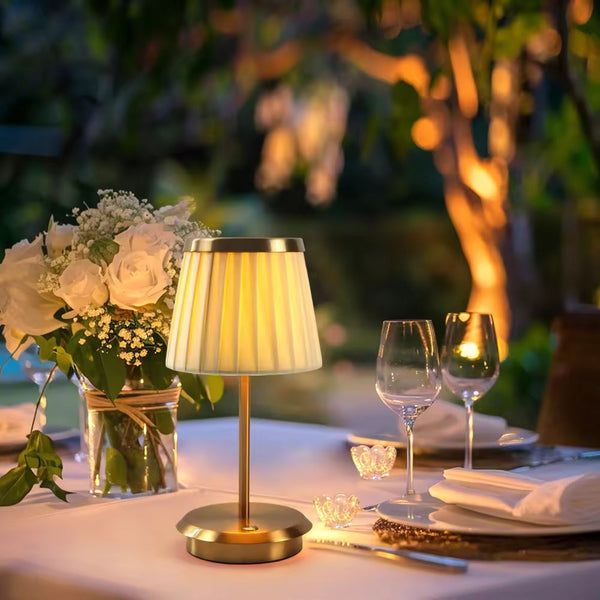 Klassieke Elegante Tafellamp Met Warm Licht - tafellampen - zijaanzicht