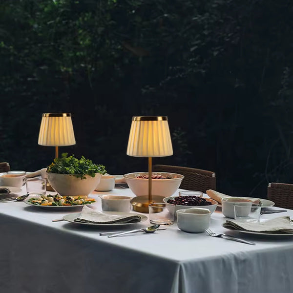 Klassieke Elegante Tafellamp Met Warm Licht - tafellampen - close-up
