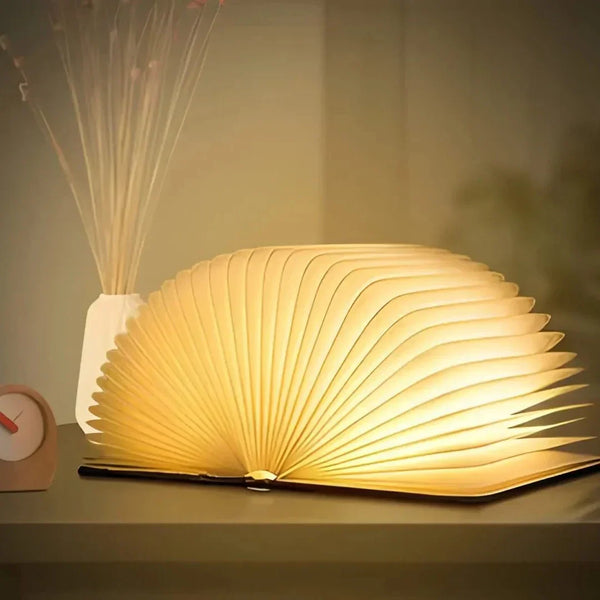 Betoverde Boekenlamp Voor  Op Tafel Met Warm Licht