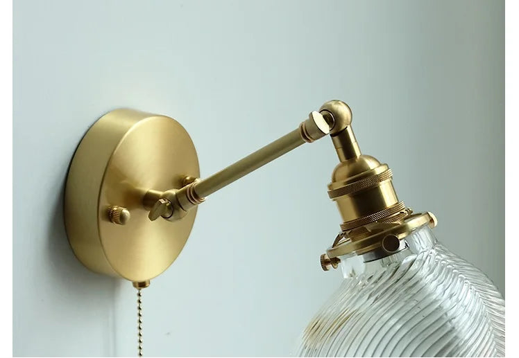AuroraLux Nordic Wandlamp – Moderne Koperen Wandlamp met Trekschakelaar & Glazen Kap - wandlamp - detail