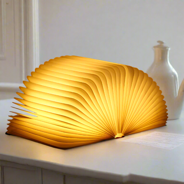 Betoverde Boekenlamp Voor Op Tafel Met Warm Licht - lamp - close-up