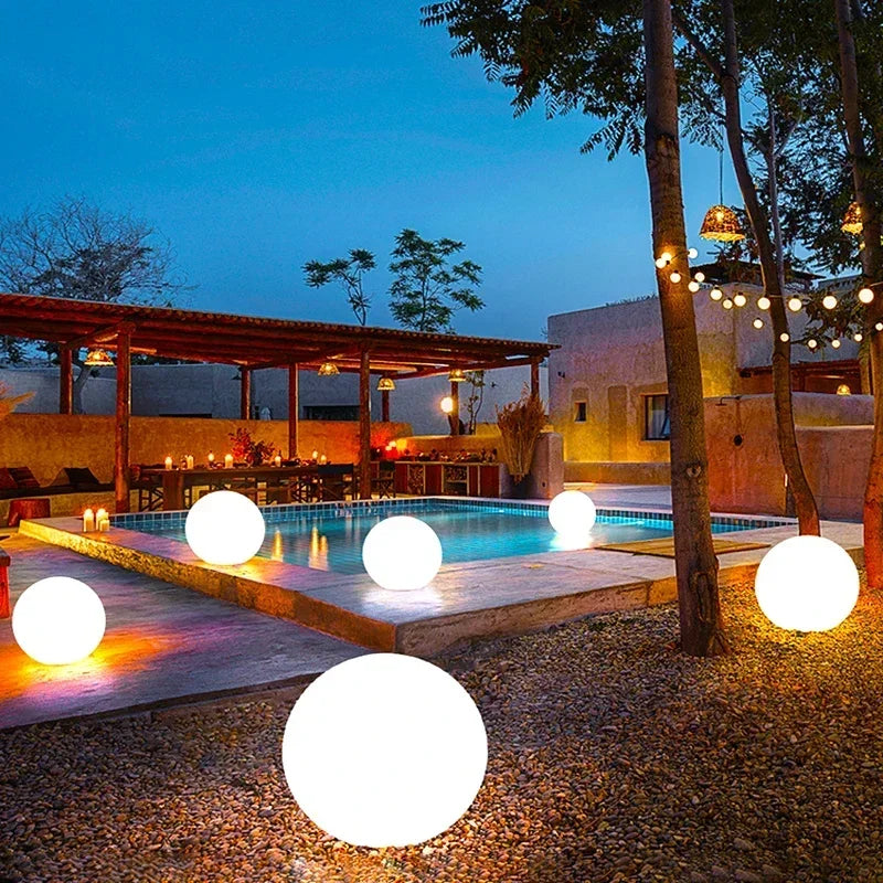 LUXARÉ GlowSphere RGB Tuinlamp op Zonne-energie - buitenverlichting - zijaanzicht