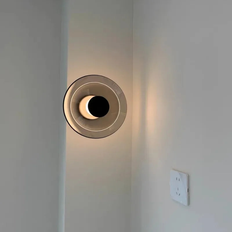 Nordic AuraGlass – Moderne Glazen LED Wandlamp - wandlamp - sfeerbeeld