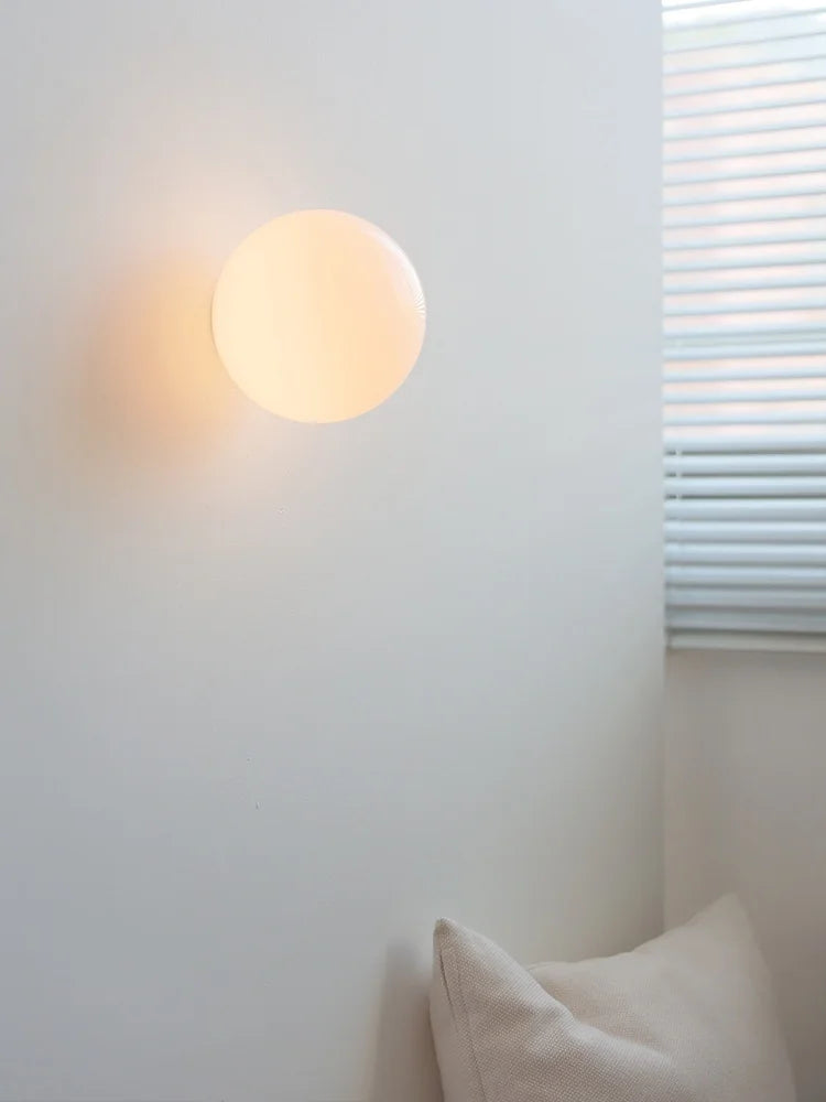 LumoSphere Witte Glasbol LED Wandlamp