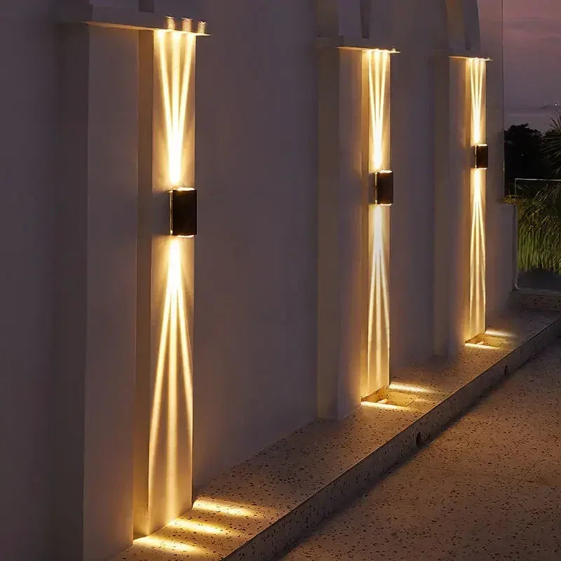 Stralux Beam IP65 Wandlamp – Minimalistische LED Buitenlamp met Smalle Lichtbundel voor Gevel, Tuin & Terras