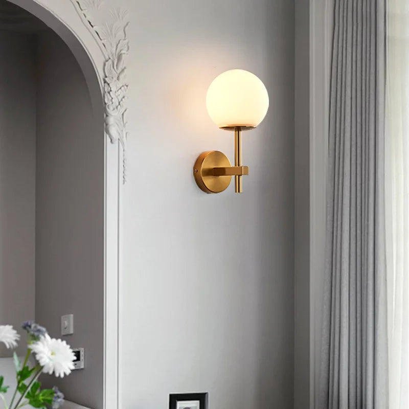 LumiNord – Nordic Moderne LED Wandlamp met Glazen Lichtbol - wandlamp - in de kamer