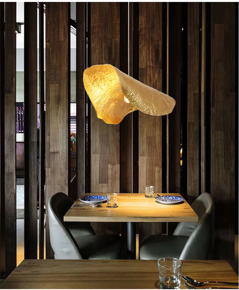 Minimalistische Koperen Hanglamp in Lotusblaad Ontwerp