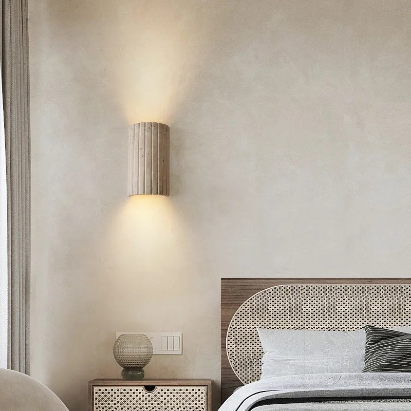 TerraLume Wabi-Sabi Travertin LED Wandlamp - wandlamp - sfeerbeeld