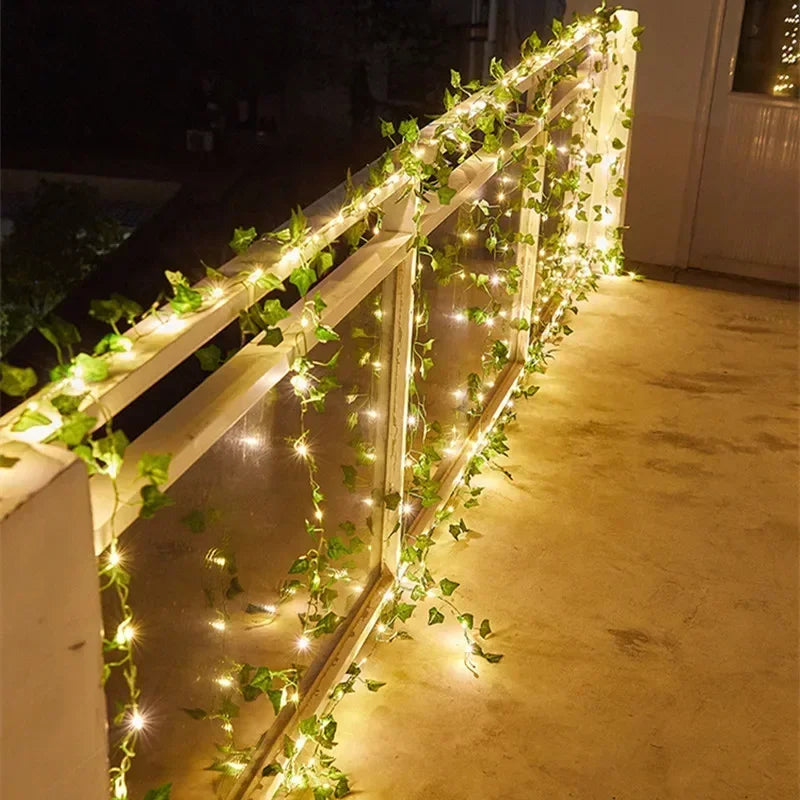 SolarLeaf Sfeerverlichting – Zonnelamp Slinger met Kunstbloemen & Bladeren - buitenverlichting - sfeerbeeld