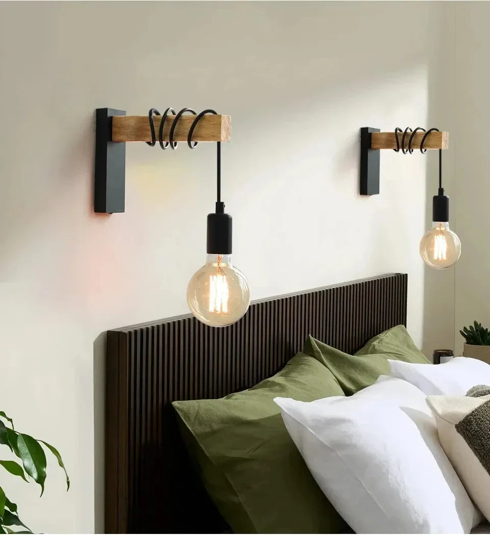 RetroLume – Vintage Wandlamp van Hout & IJzer met LED E27 | Industrieel & Loft Design - wandlamp - close-up