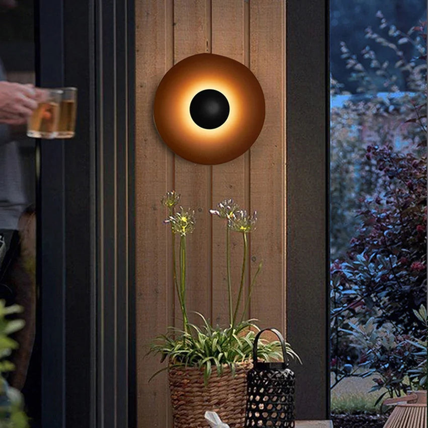 NordicGlow – Moderne Houten Rond LED Wandlamp - wandlamp - sfeerbeeld