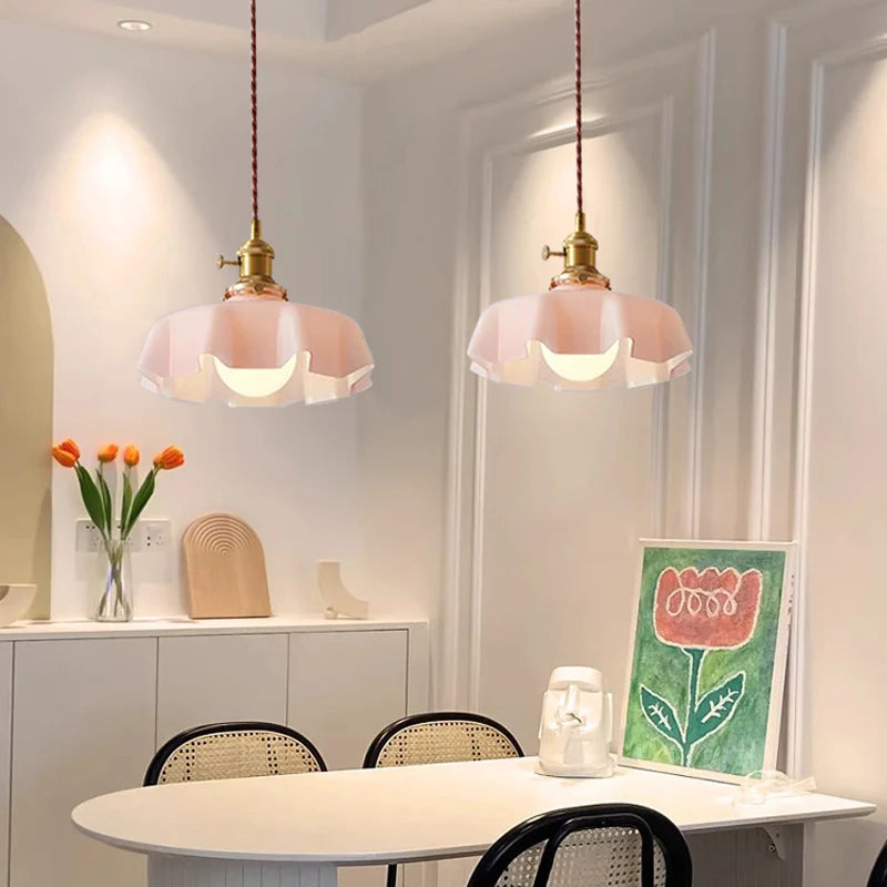 Nordic Bloom Glass Pendant – Minimalistische Glazen Hanglamp in Crèmekleurige Bloemstijl