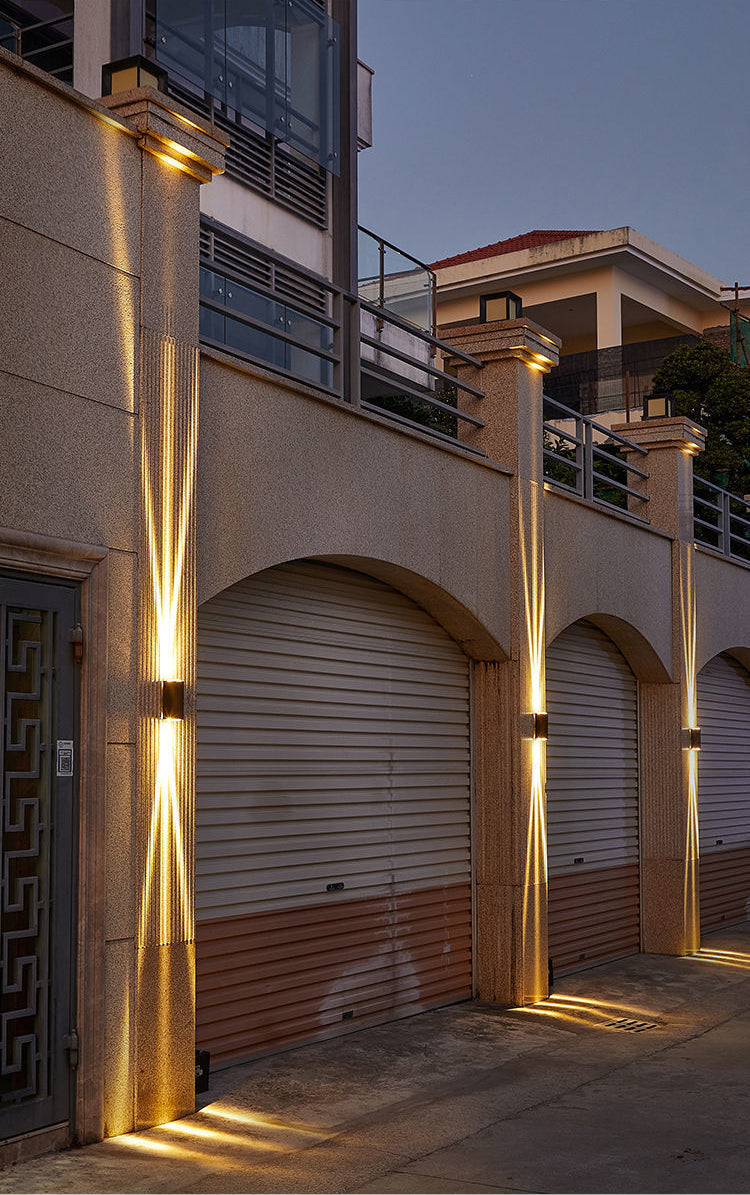Stralux Beam IP65 Wandlamp – Minimalistische LED Buitenlamp met Smalle Lichtbundel voor Gevel, Tuin & Terras