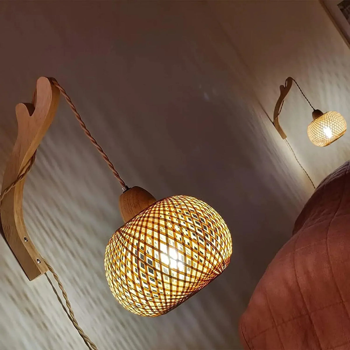 NaturLume Bamboe Wandlantaarn – Handgeweven Rotan Wandlamp met E27 Fitting - wandlamp - gemonteerd