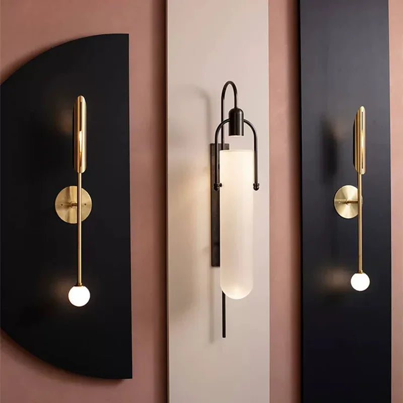LustraVogue Aura – Luxe Moderne Wandlamp met Glazen Kap - wandlamp - in de kamer