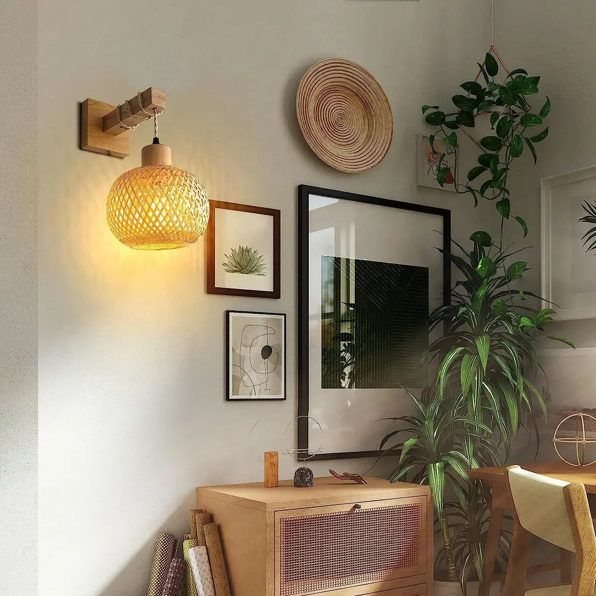SolBambu Wandlamp – Handgeweven Bamboe Lantaarn voor Natuurlijke Moderne Interieurs - wandlampen - gemonteerd