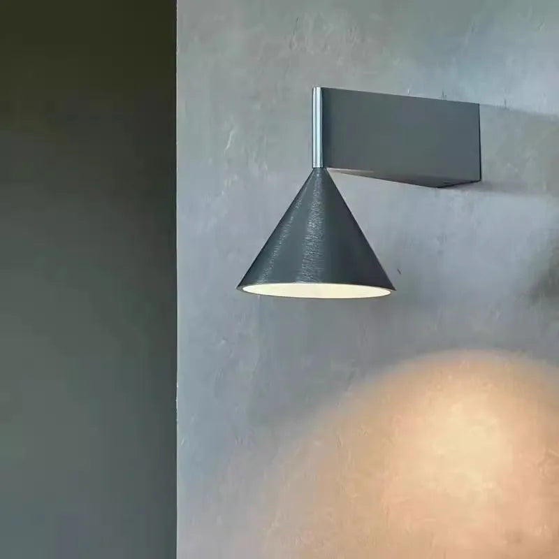 LumoCone Italiaanse Minimalistische Wandlamp - wandlamp - close-up