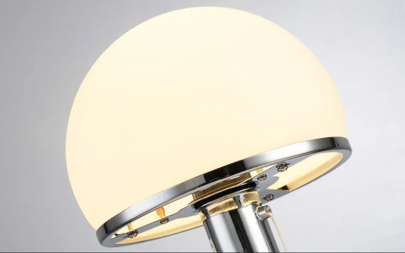 AuroraBauhaus LED Tafellamp – Nordic Glas & Metaal Designlamp - tafellampen - close-up