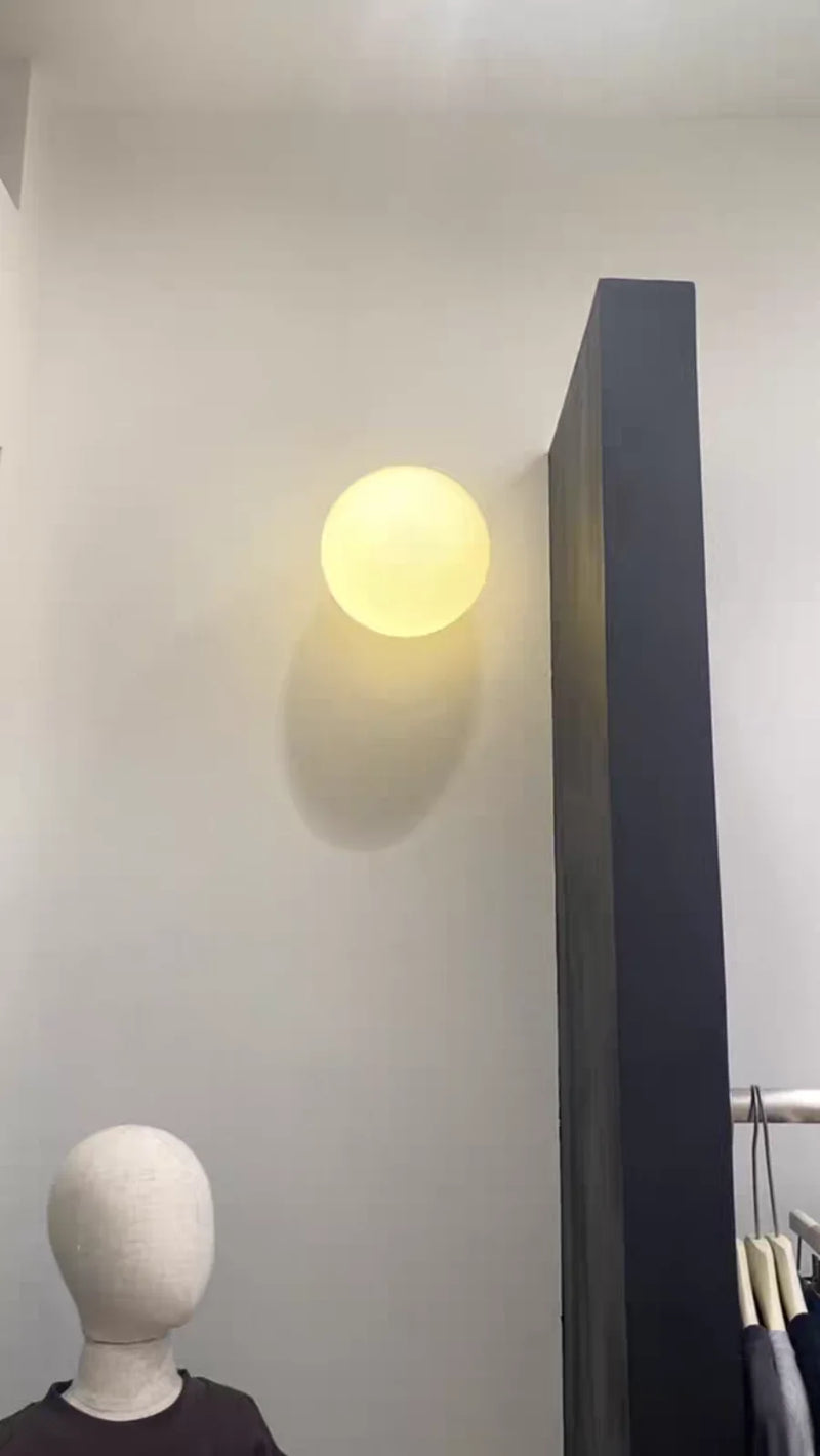 LumoSphere Witte Glasbol LED Wandlamp