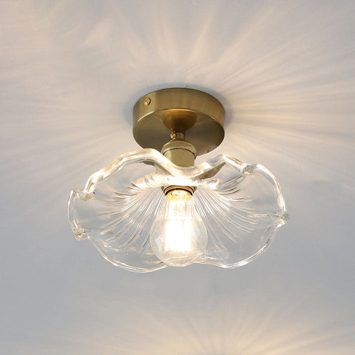 Glazen Plafondlamp In De Vorm Van Een Hibiscus - plafondlamp - close-up