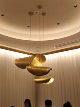 Minimalistische Koperen Hanglamp in Lotusblaad Ontwerp
