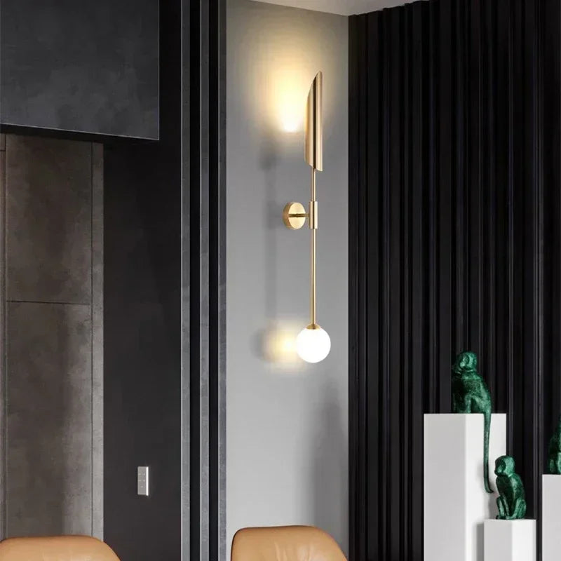 LustraVogue Aura – Luxe Moderne Wandlamp met Glazen Kap - wandlamp - close-up