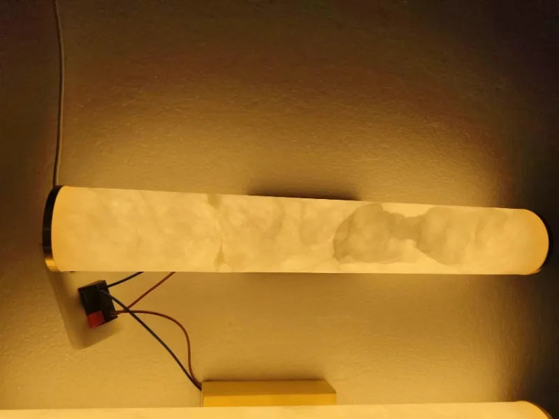 Auralis Lux – Minimalistische Wandlamp van Koper & Marmer