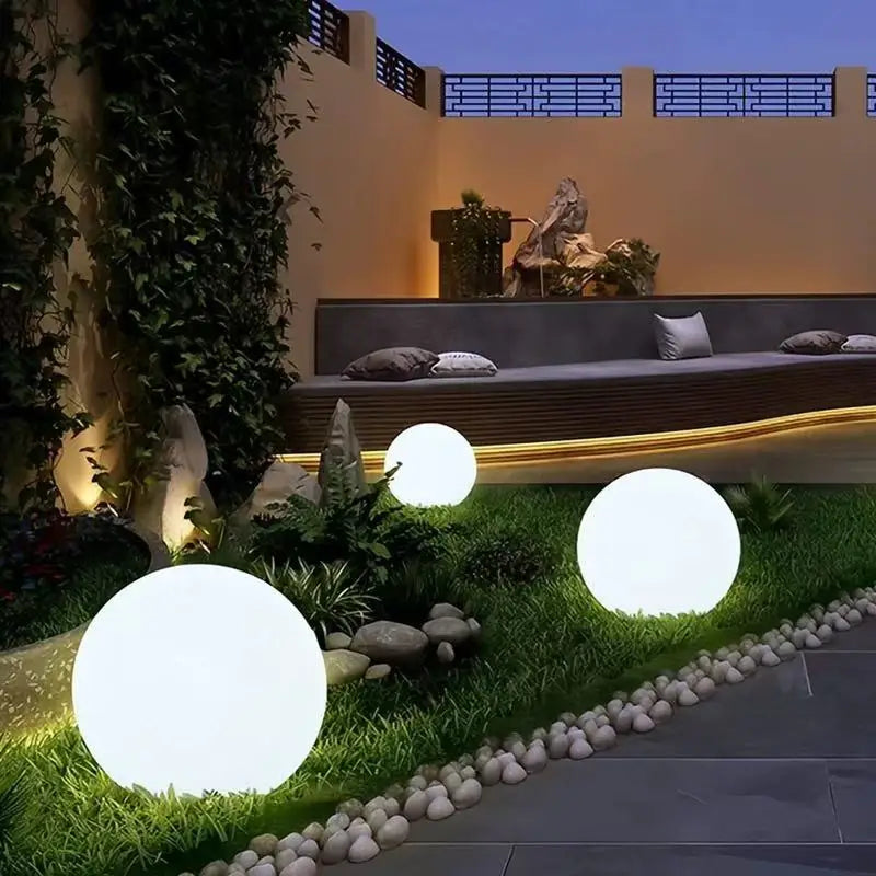 LUXARÉ GlowSphere RGB Tuinlamp op Zonne-energie - buitenverlichting - close-up
