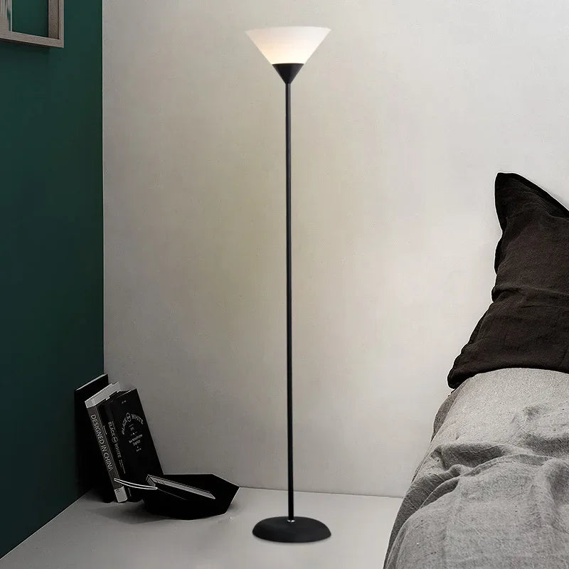 LumiArc LED Vloerlamp – Minimalistisch Design voor Stijlvolle Verlichting - vloerlamp - sfeerbeeld