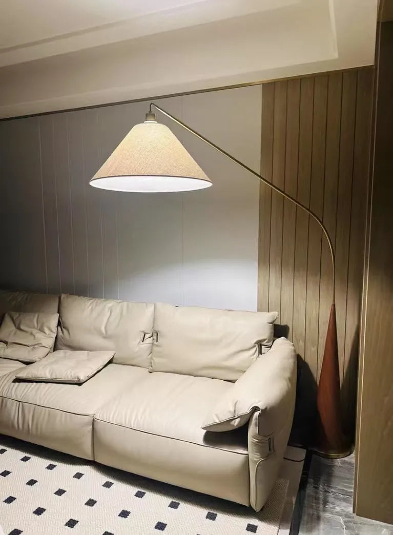 LumiArc – Luxe Houten Boogvloerlamp met Stoffen Kap - vloerlamp - sfeerbeeld