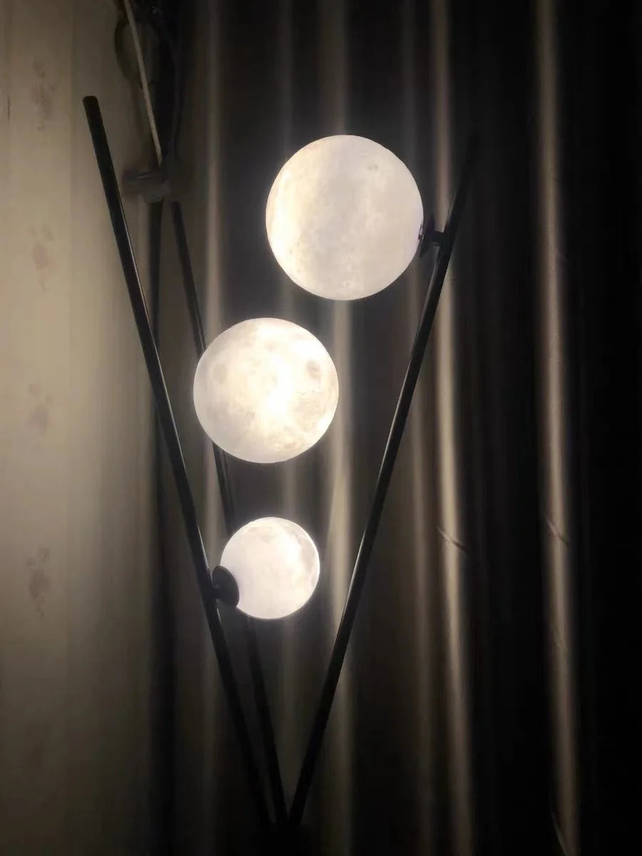 LunaGlow 3D Maan Vloerlamp – Elegante LED Tripod Lamp voor Woonkamer, Slaapkamer & Studieruimte - vloerlamp - zijaanzicht